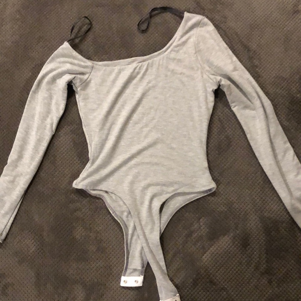CLOTHES - Picture 3 of 6